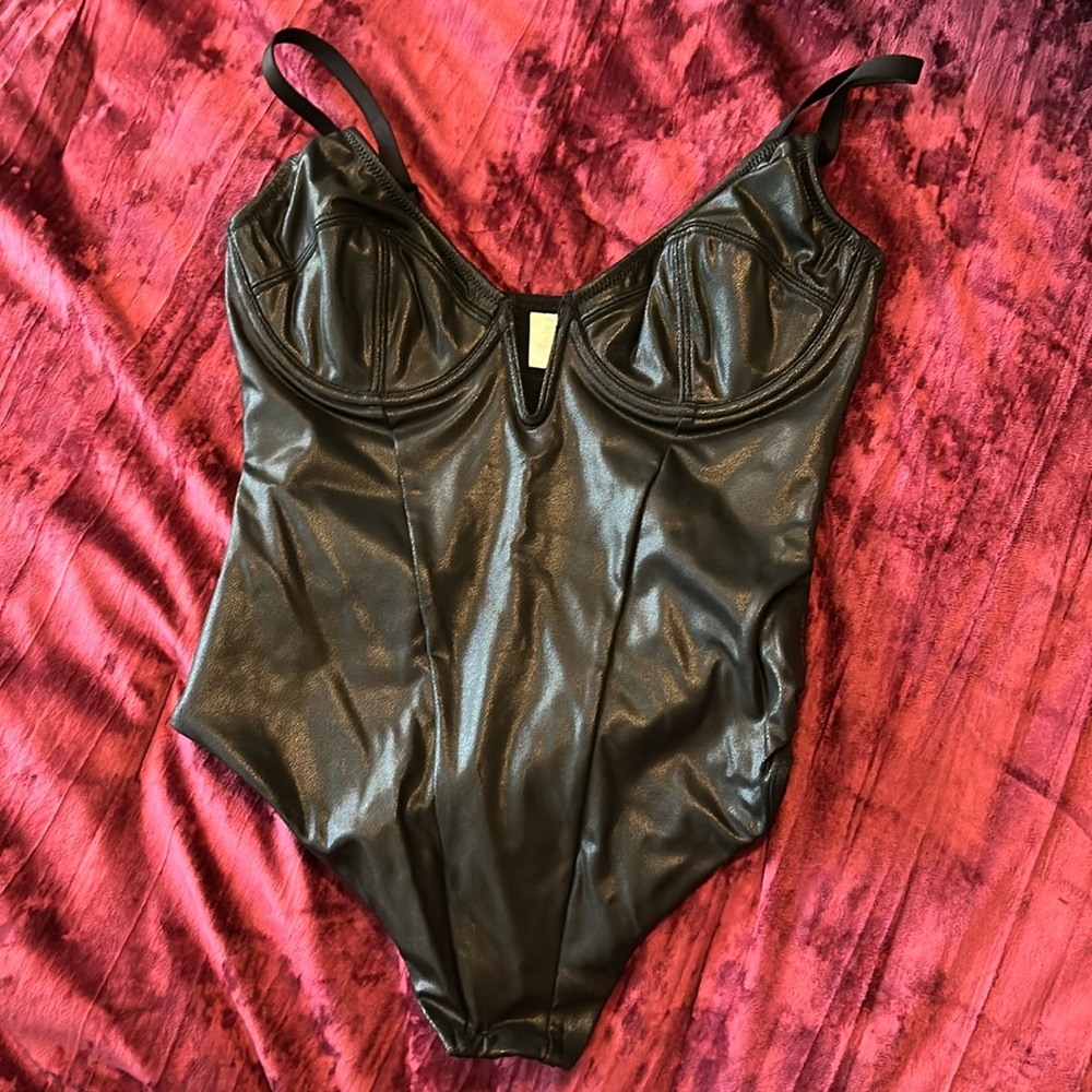 NWT Popilush Faux Leather Plunging V Sculpting Corset Bodysuit Small